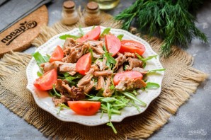 Салат с рукколой и индейкой