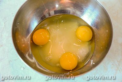 Шарлотка с клубникой