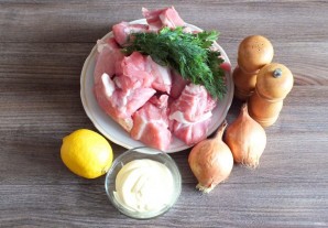 Шашлык с майонезом и лимоном