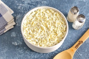 Слоеный салат с окорочком