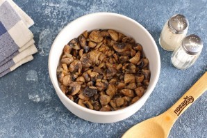 Слоеный салат с окорочком