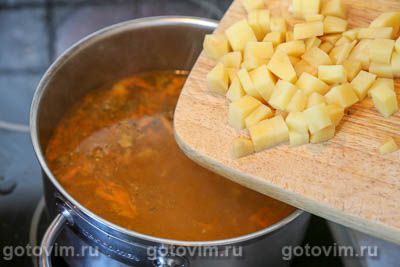 Суп с фрикадельками и зеленым горошком Суп с фрикадельками и зеленым горошком