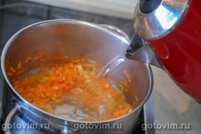 Суп с фрикадельками и зеленым горошком Суп с фрикадельками и зеленым горошком