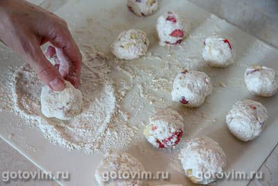 Сырники с клубникой и бананом Сырники с клубникой и бананом