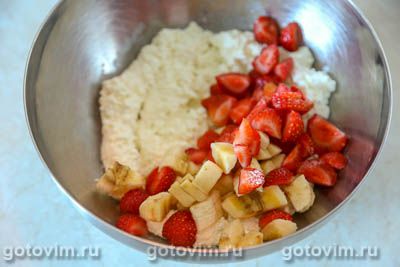 Сырники с клубникой и бананом Сырники с клубникой и бананом
