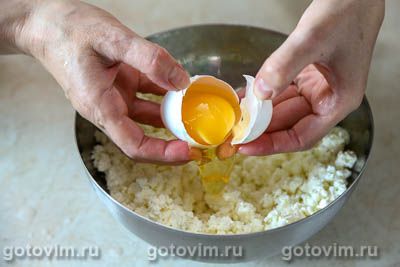 Сырники с клубникой и бананом Сырники с клубникой и бананом