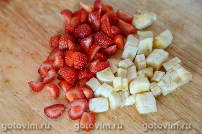 Сырники с клубникой и бананом Сырники с клубникой и бананом