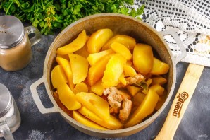 Тушеная картошка с козлятиной