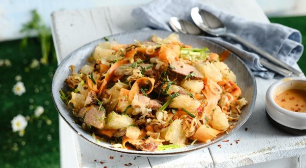 Азиатский салат из свинины с помело и заправкой с чили и шалотом, пошаговый рецепт с фото