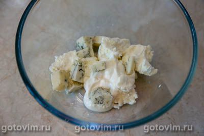 Брускетта с творожным сыром, помидорами черри и базиликом