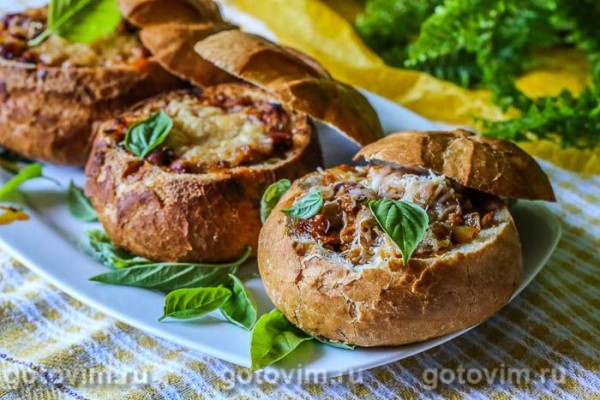 Булочки, фаршированные мясом с фасолью и перцем чили по-мексикански