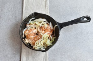 Форель на сковороде