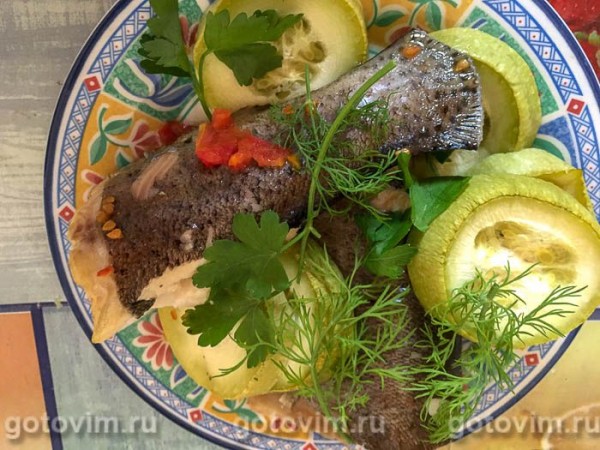 Форель с помидорами и кабачками, запеченная в кулинарном рукаве Форель с помидорами и кабачками, запеченная в кулинарном рукаве