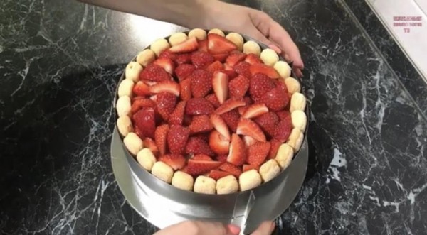 Клубничный торт без выпечки, пошаговый рецепт с фото