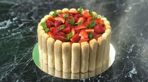 Клубничный торт без выпечки, пошаговый рецепт с фото