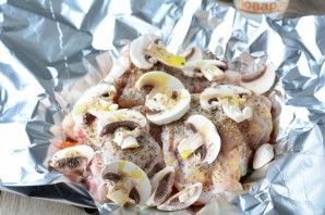 Курица с грибами в фольге
