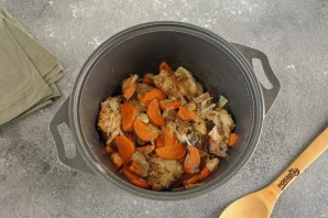 Курица с овощами в собственном соку