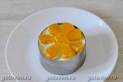 Нежный слоеный салат из авокадо с огурцом, сельдереем и апельсинами