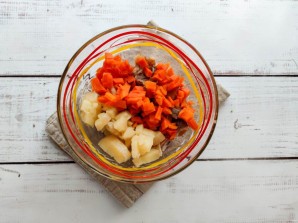 Овощной салат с копченой рыбой Овощной салат с копченой рыбой