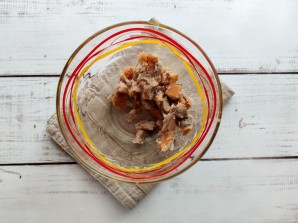 Овощной салат с копченой рыбой Овощной салат с копченой рыбой