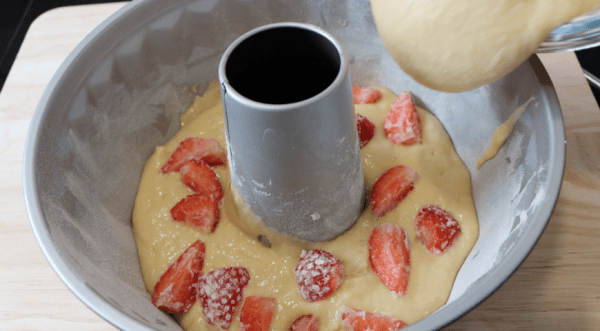 Пирог с клубникой на йогурте, вкуснее торта , пошаговый рецепт с фото Пирог с клубникой на йогурте, вкуснее торта , пошаговый рецепт с фото