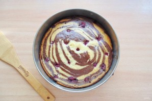 Пирог "Зебра" с вишней