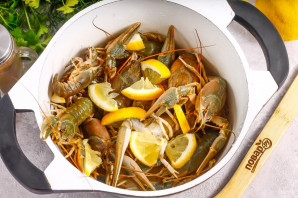 Раки с лимоном