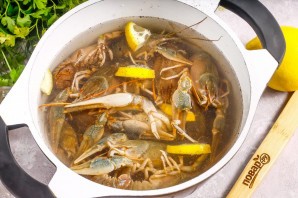 Раки с лимоном