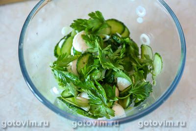 Салат из клубники с огурцами и сыром моцарелла Салат из клубники с огурцами и сыром моцарелла