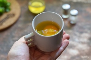 Салат с лососем и яйцом пашот Салат с лососем и яйцом пашот