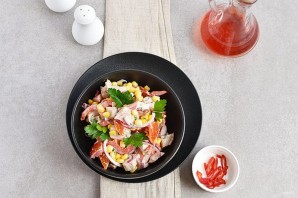 Салат с помидорами и куриным филе