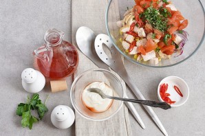 Салат с помидорами и куриным филе