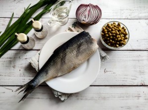 Селедка с зеленым горошком и луком Селедка с зеленым горошком и луком