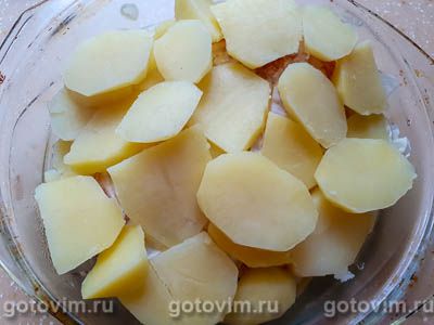 Семга в духовке, запеченная с картошкой в сметане