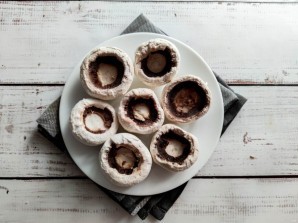 Шампиньоны фаршированные брынзой Шампиньоны фаршированные брынзой