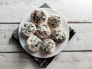Шампиньоны фаршированные брынзой Шампиньоны фаршированные брынзой