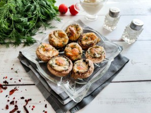 Шампиньоны фаршированные брынзой Шампиньоны фаршированные брынзой