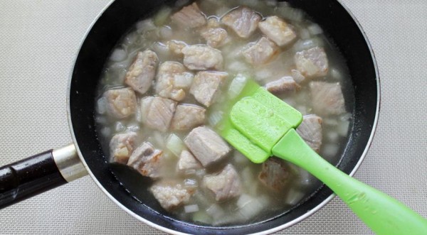 Свинина в сметанном соусе, пошаговый рецепт с фото Свинина в сметанном соусе, пошаговый рецепт с фото