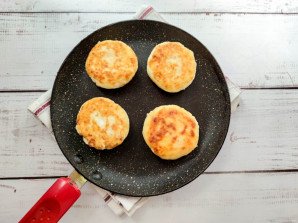 Сырники в сладком сметанном соусе Сырники в сладком сметанном соусе