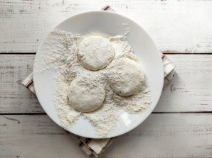 Сырники в сладком сметанном соусе Сырники в сладком сметанном соусе