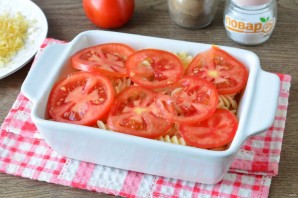 Запеканка из макарон с помидорами и сыром