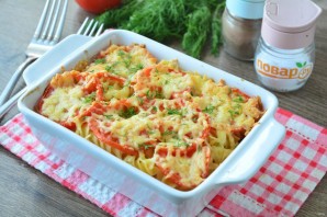 Запеканка из макарон с помидорами и сыром
