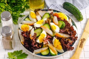 Cалат с окунем горячего копчения