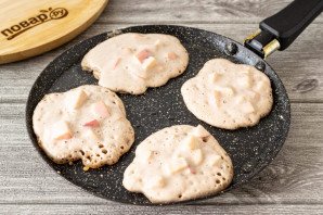 Гречневые оладьи с яблоком Гречневые оладьи с яблоком