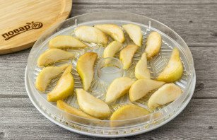 Груши вяленые в сушилке Груши вяленые в сушилке