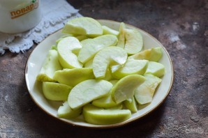 Яблоки с чесноком на зиму