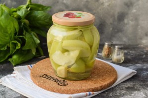 Яблоки с чесноком на зиму