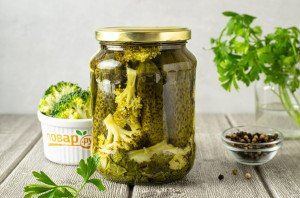 маринованные огурцы с брокколи рецепт на зиму. marinovannye ogurcy s brokkoli na zimu 414d82f. маринованные огурцы с брокколи рецепт на зиму фото. маринованные огурцы с брокколи рецепт на зиму-marinovannye ogurcy s brokkoli na zimu 414d82f. картинка маринованные огурцы с брокколи рецепт на зиму. картинка marinovannye ogurcy s brokkoli na zimu 414d82f. О пользе брокколи слагают целые легенды. Это первый овощ, который рекомендуют включить в рацион малышей педиатры всего мира. Тем не менее, не всем по-вкусу этот полезный овощ. Но отведать маринованную брокколи мало кто откажется. Капуста получается невероятно вкусной и хрустящей.