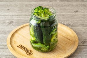 маринованные огурцы с брокколи рецепт на зиму. marinovannye ogurcy s brokkoli na zimu c807fbd. маринованные огурцы с брокколи рецепт на зиму фото. маринованные огурцы с брокколи рецепт на зиму-marinovannye ogurcy s brokkoli na zimu c807fbd. картинка маринованные огурцы с брокколи рецепт на зиму. картинка marinovannye ogurcy s brokkoli na zimu c807fbd. О пользе брокколи слагают целые легенды. Это первый овощ, который рекомендуют включить в рацион малышей педиатры всего мира. Тем не менее, не всем по-вкусу этот полезный овощ. Но отведать маринованную брокколи мало кто откажется. Капуста получается невероятно вкусной и хрустящей.