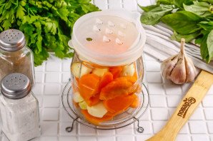 Маринованный чеснок с морковью на зиму